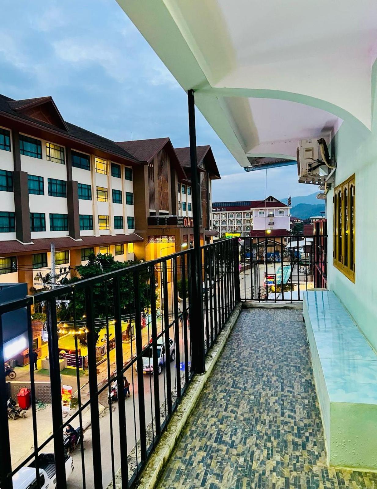 Vang Vieng Ruby Backpackers Hostel Eksteriør billede